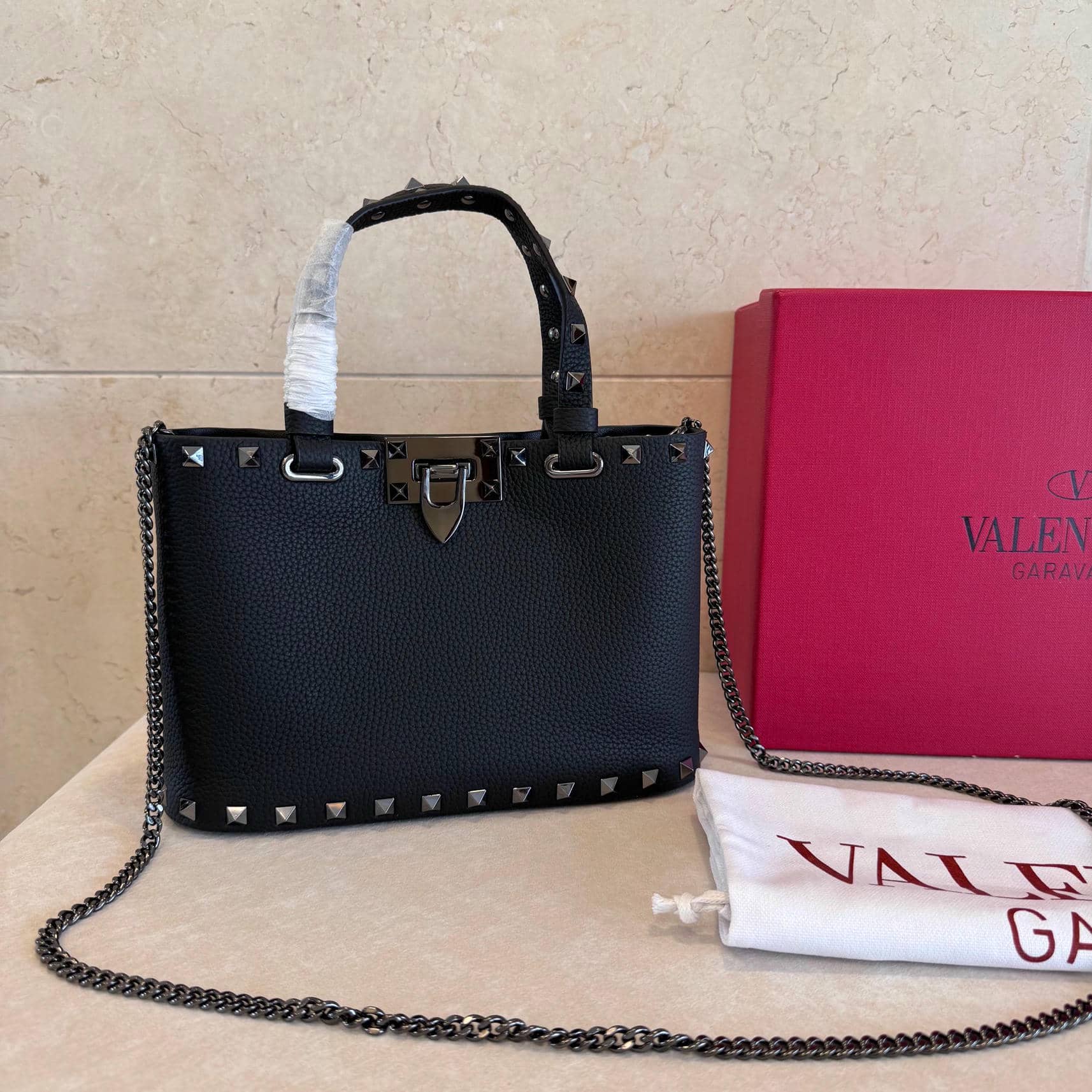009-Tote Garavani Rockstud